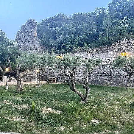 Le Castellas - En Pleine Nature 度假居 Montmirat