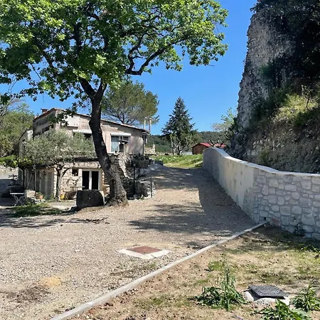 Le Castellas - En Pleine Nature Montmirat