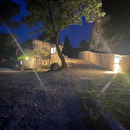 Le Castellas - En Pleine Nature Ferienhaus *